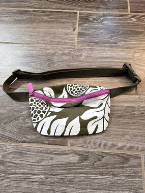 Aloha Hawaiian Print Floral Crossbody/Belt Bag in Green White Fuchsia NWOT